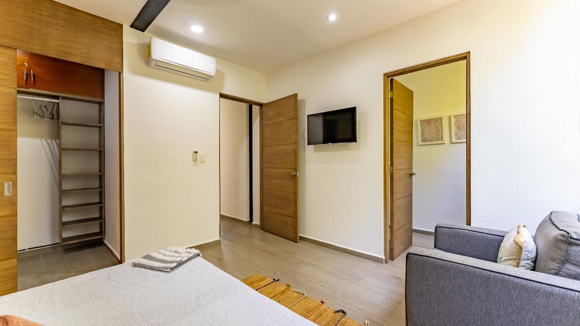 Casa & Chiit - 2 Homes With Different Shared Amenities