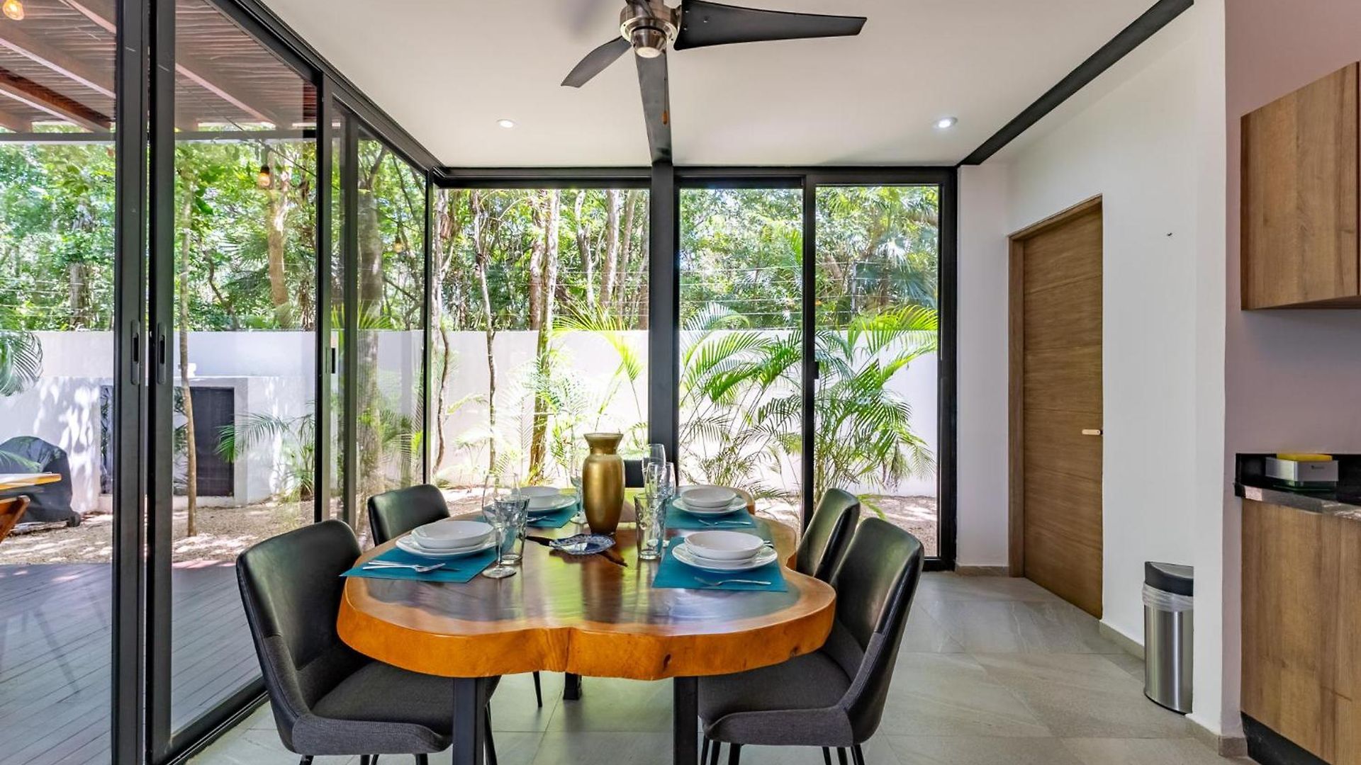 Casa & Chiit - 2 Homes With Different Shared Amenities Villa