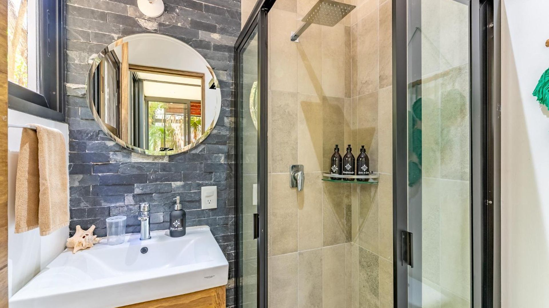 Casa & Chiit - 2 Homes With Different Shared Amenities