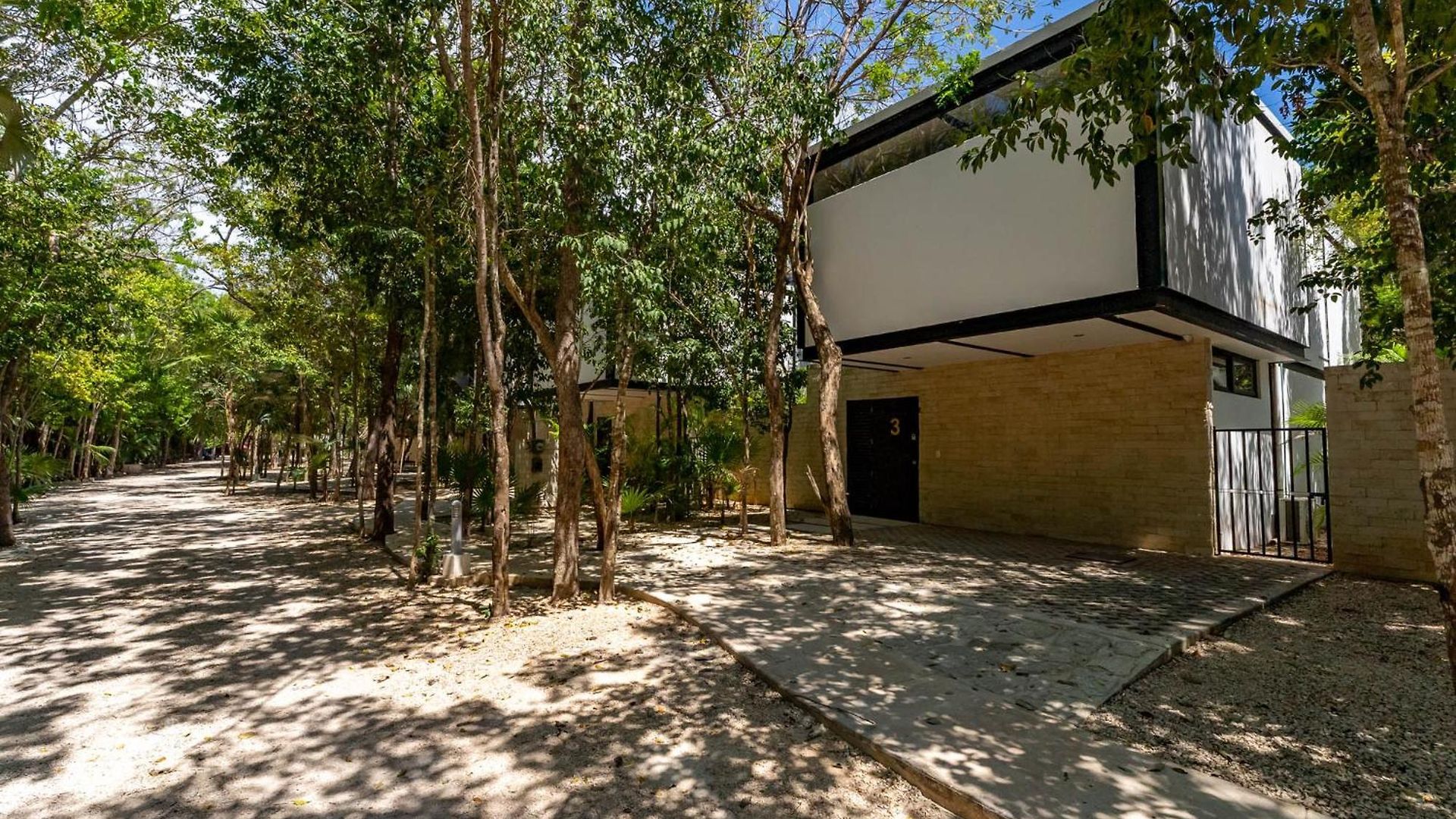 Casa & Chiit - 2 Homes With Different Shared Amenities *