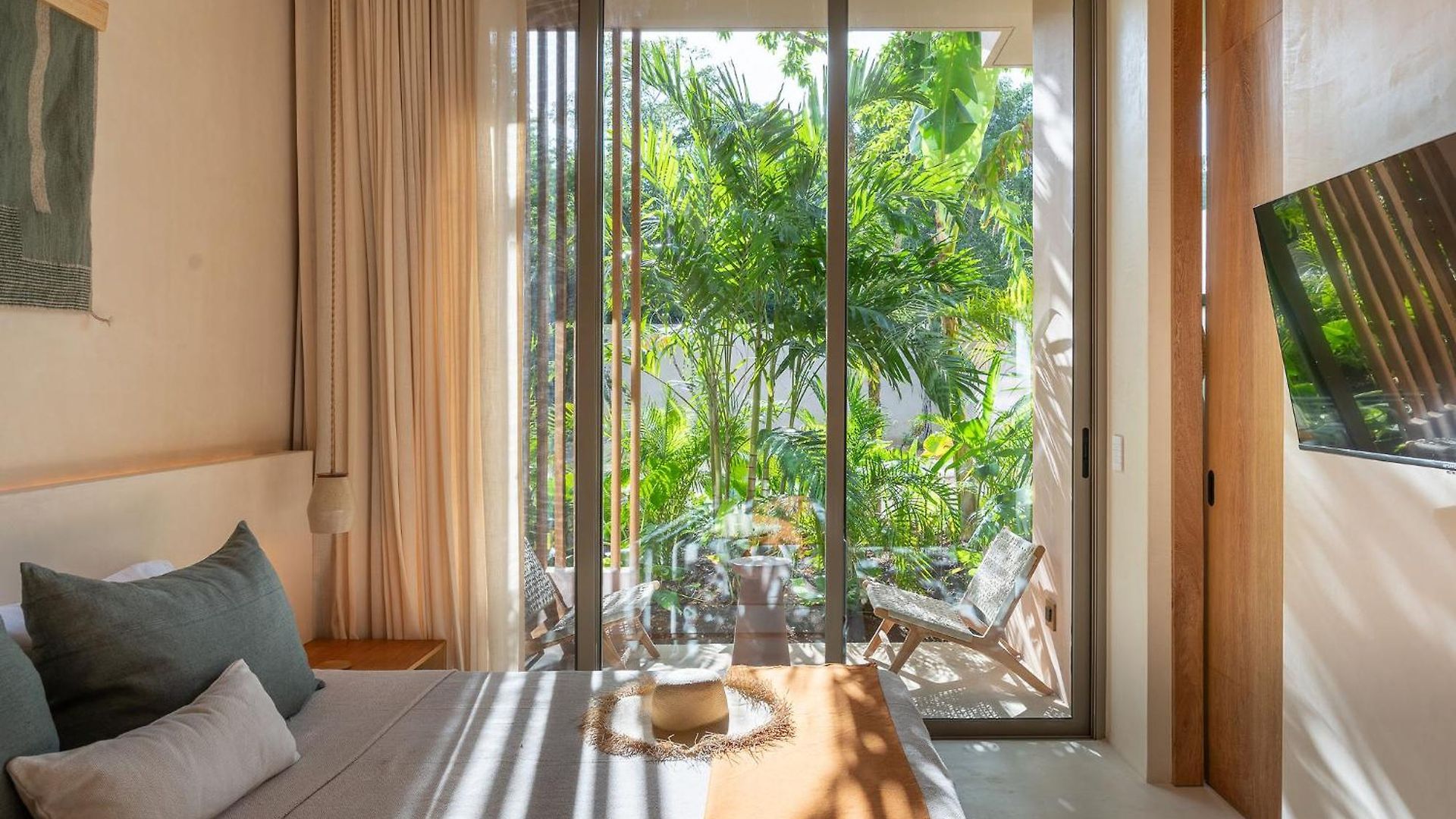 Amazing 1br Jungle With Restaurant, Pool And Gym Apartment