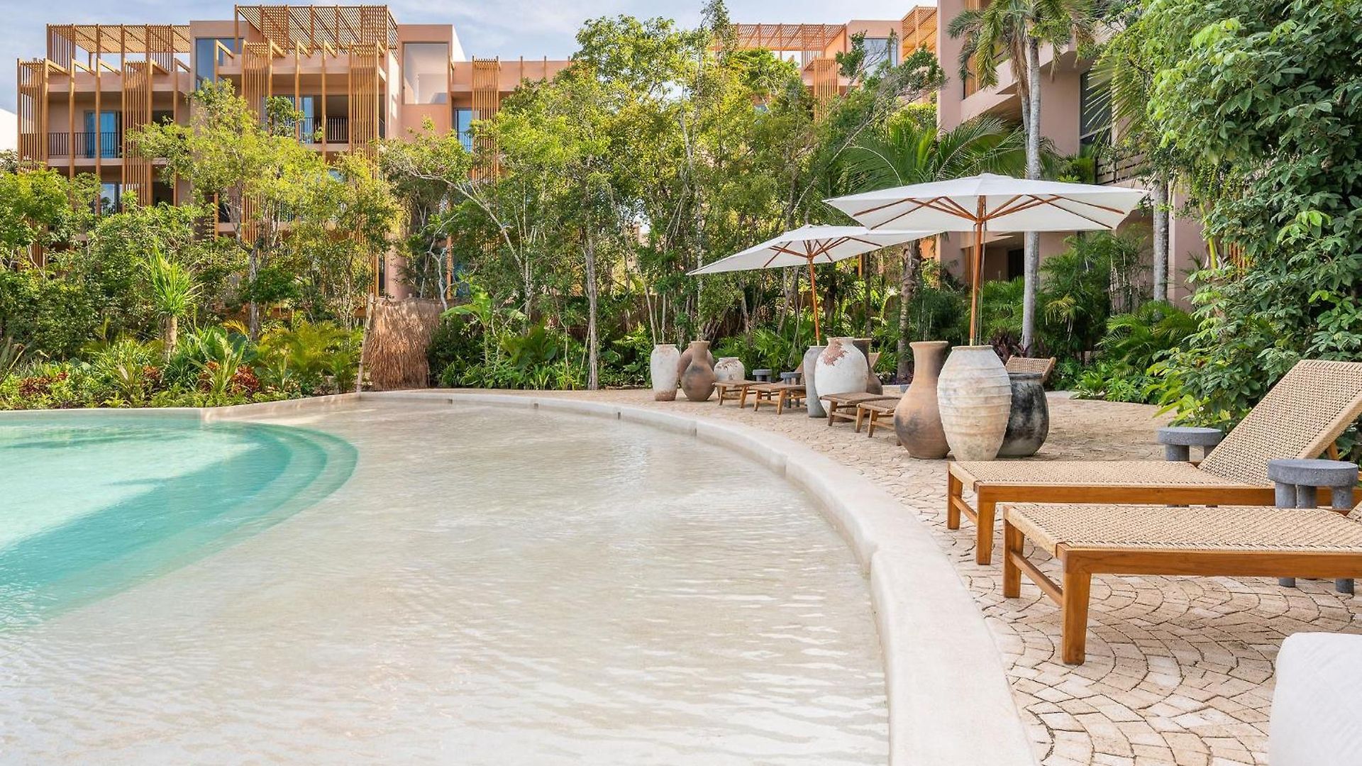 Amazing 1br Jungle With Restaurant, Pool And Gym Apartment *