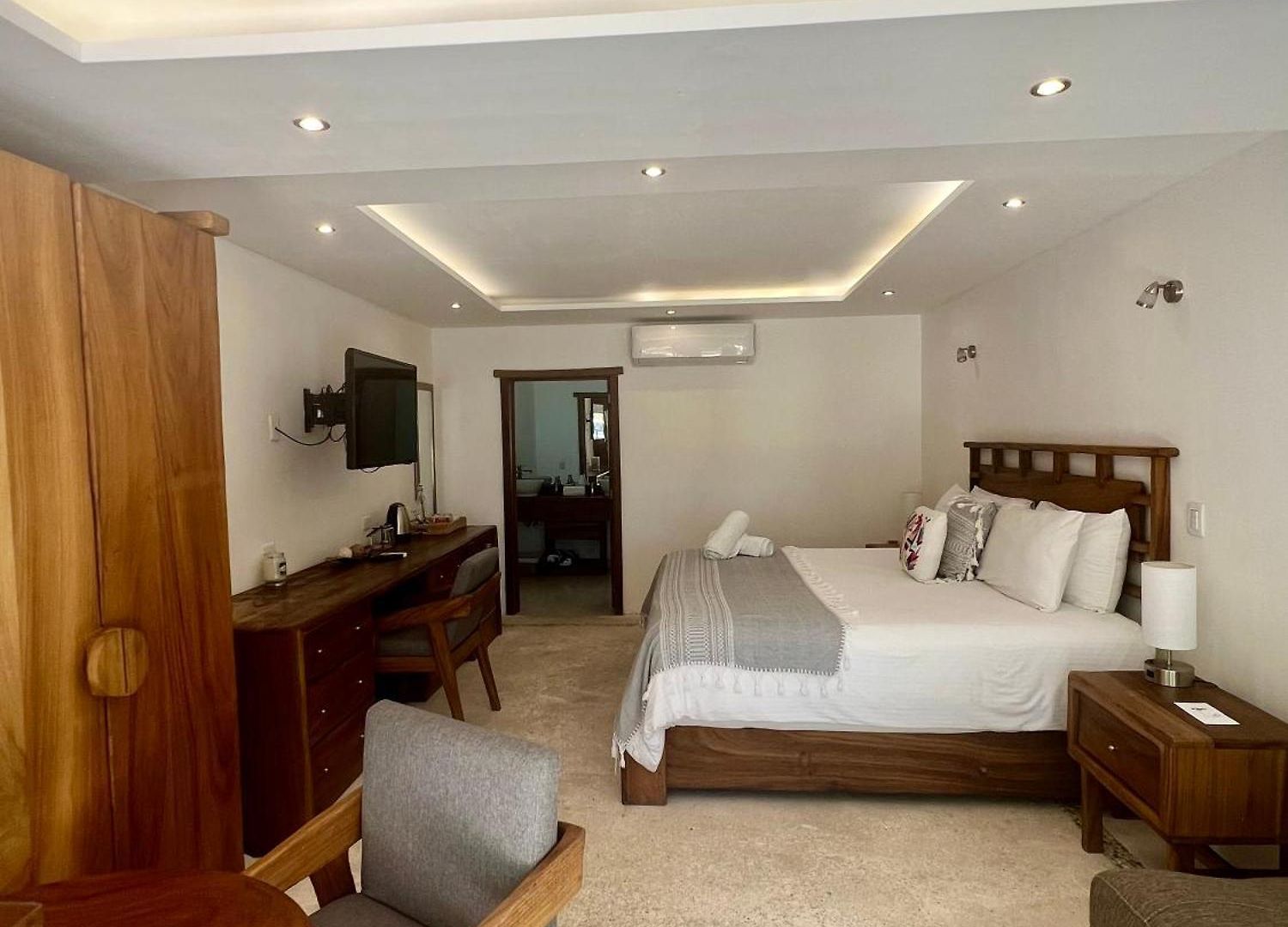 El Paraiso Hotel 4*