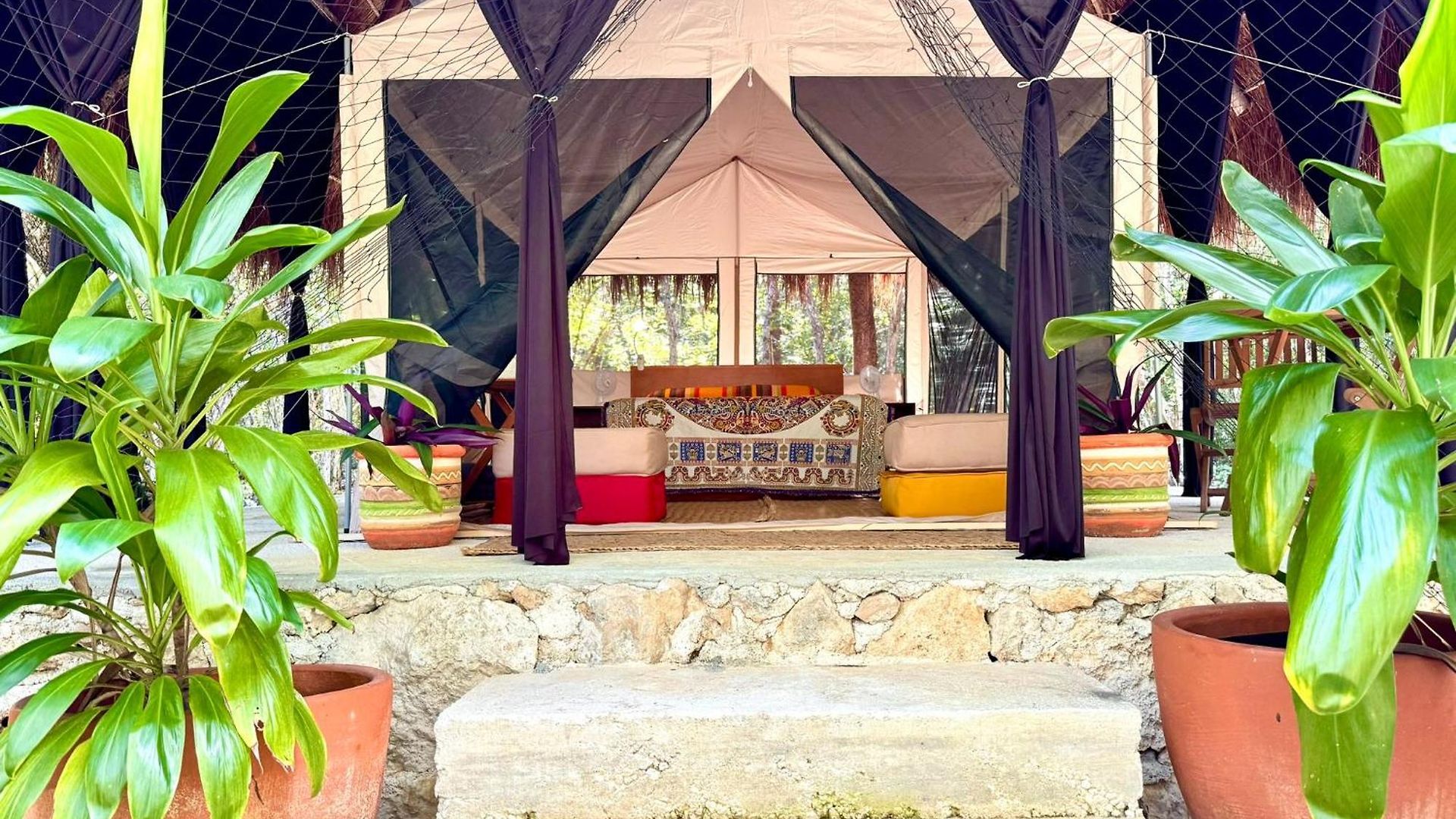Camping Glamping Bunga Lotus Tulum