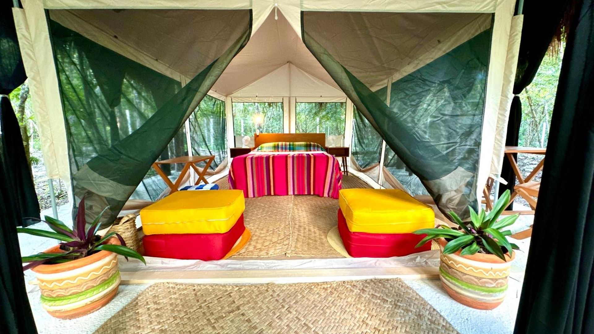 Glamping Bunga Lotus Camping Tulum