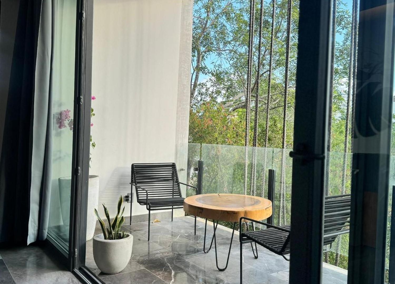Iik By Groovy Stays- A Hip Condo-hotel With Wifi, Rooftop, Pool, Sleeps 6