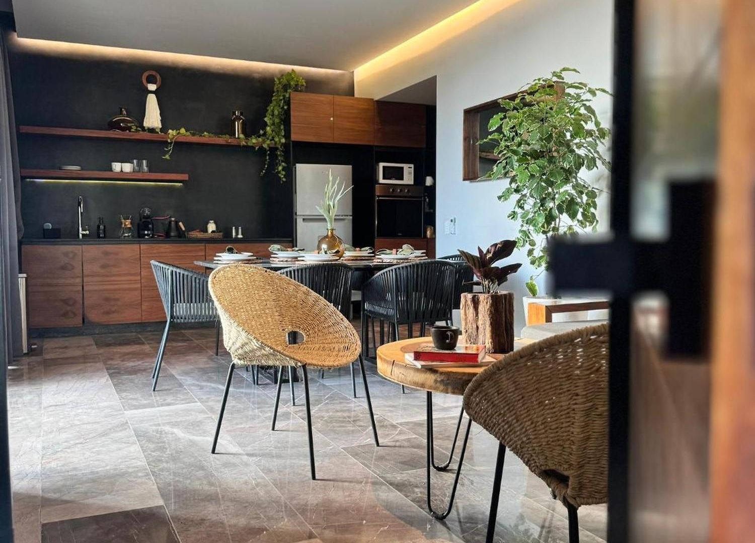 Iik By Groovy Stays- A Hip Condo-hotel With Wifi, Rooftop, Pool, Sleeps 6 4*
