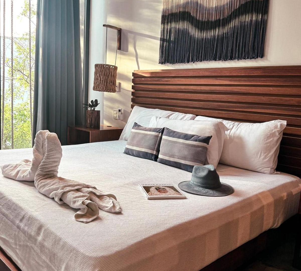 Iik By Groovy Stays- A Hip Condo-hotel With Wifi, Rooftop, Pool, Sleeps 6 4*