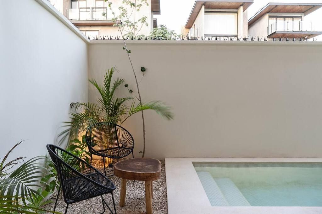 Apartment Private Pool & Terrace - Sleeps 4 Near The - B104