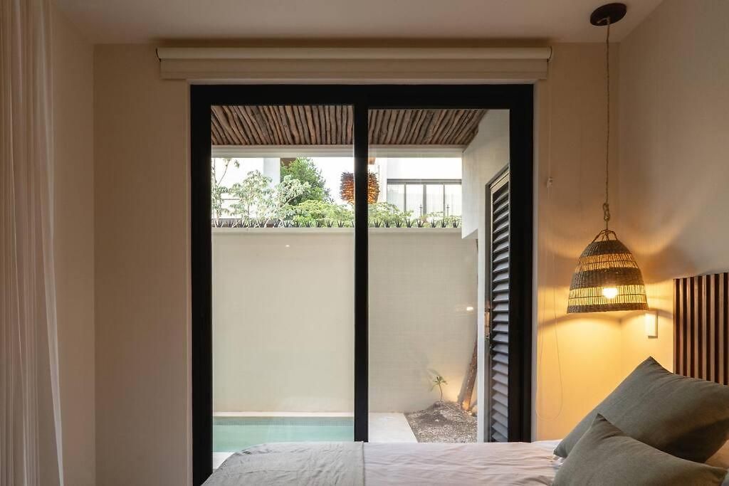 Apartment Private Pool & Terrace - Sleeps 4 Near The - B104