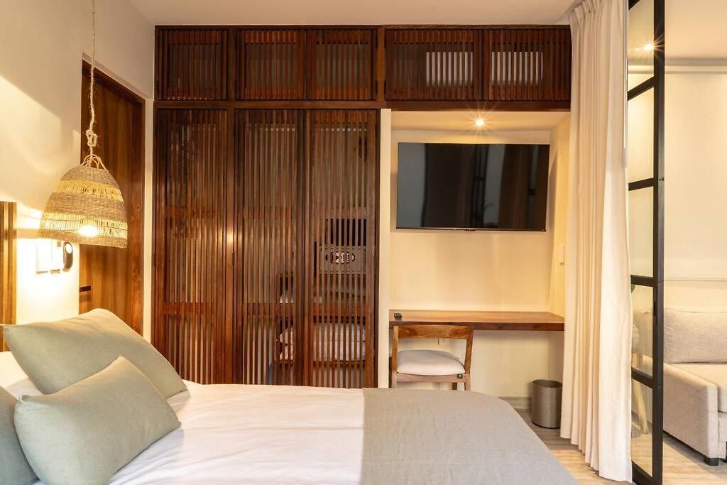 Apartment Private Pool & Terrace - Sleeps 4 Near The - B104