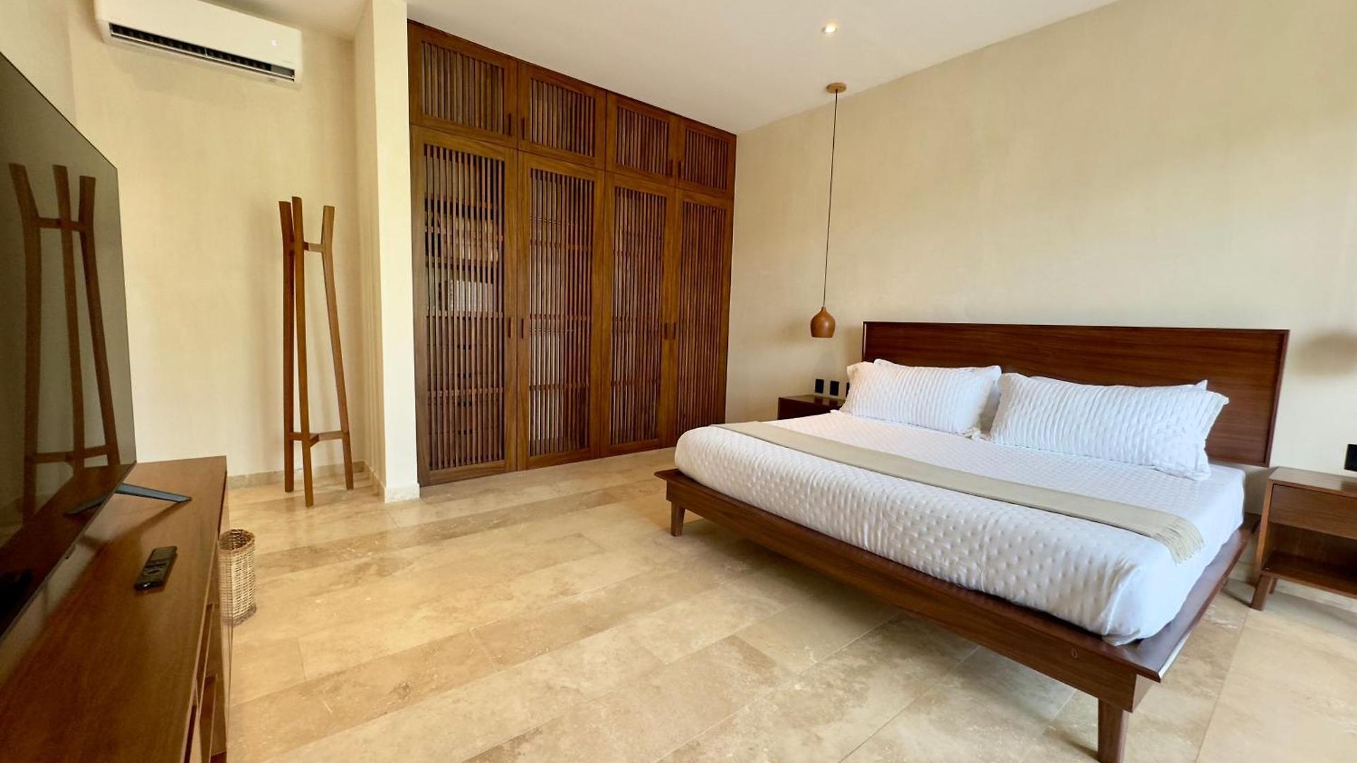 Casa Laak, Luxury Villa, 5 Bedroom 7 Bt, Heated Pool *