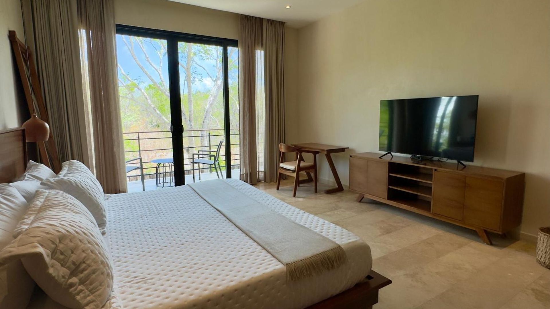 Casa Laak, Luxury Villa, 5 Bedroom 7 Bt, Heated Pool *