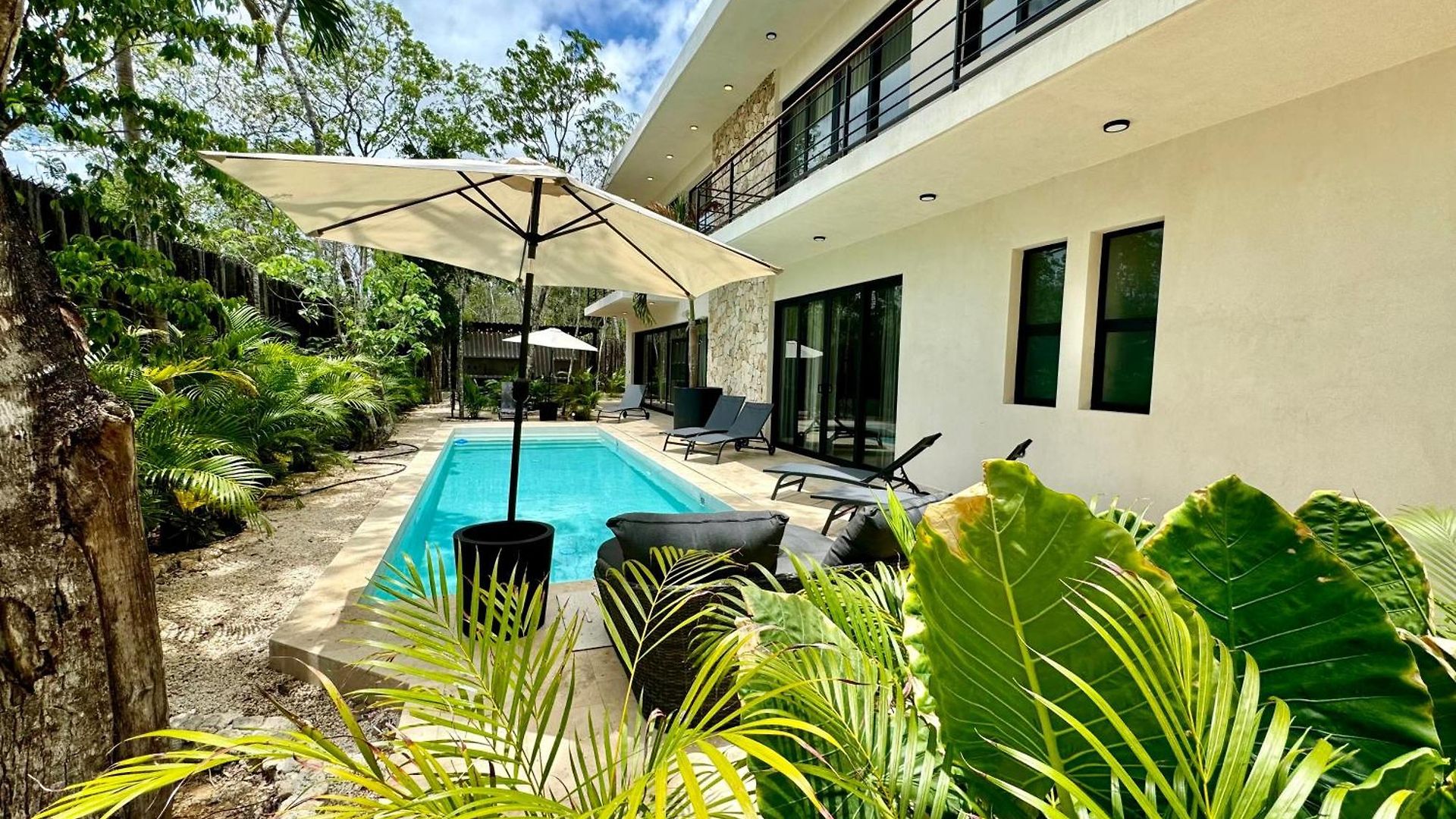 Casa Laak, Luxury Villa, 5 Bedroom 7 Bt, Heated Pool Villa