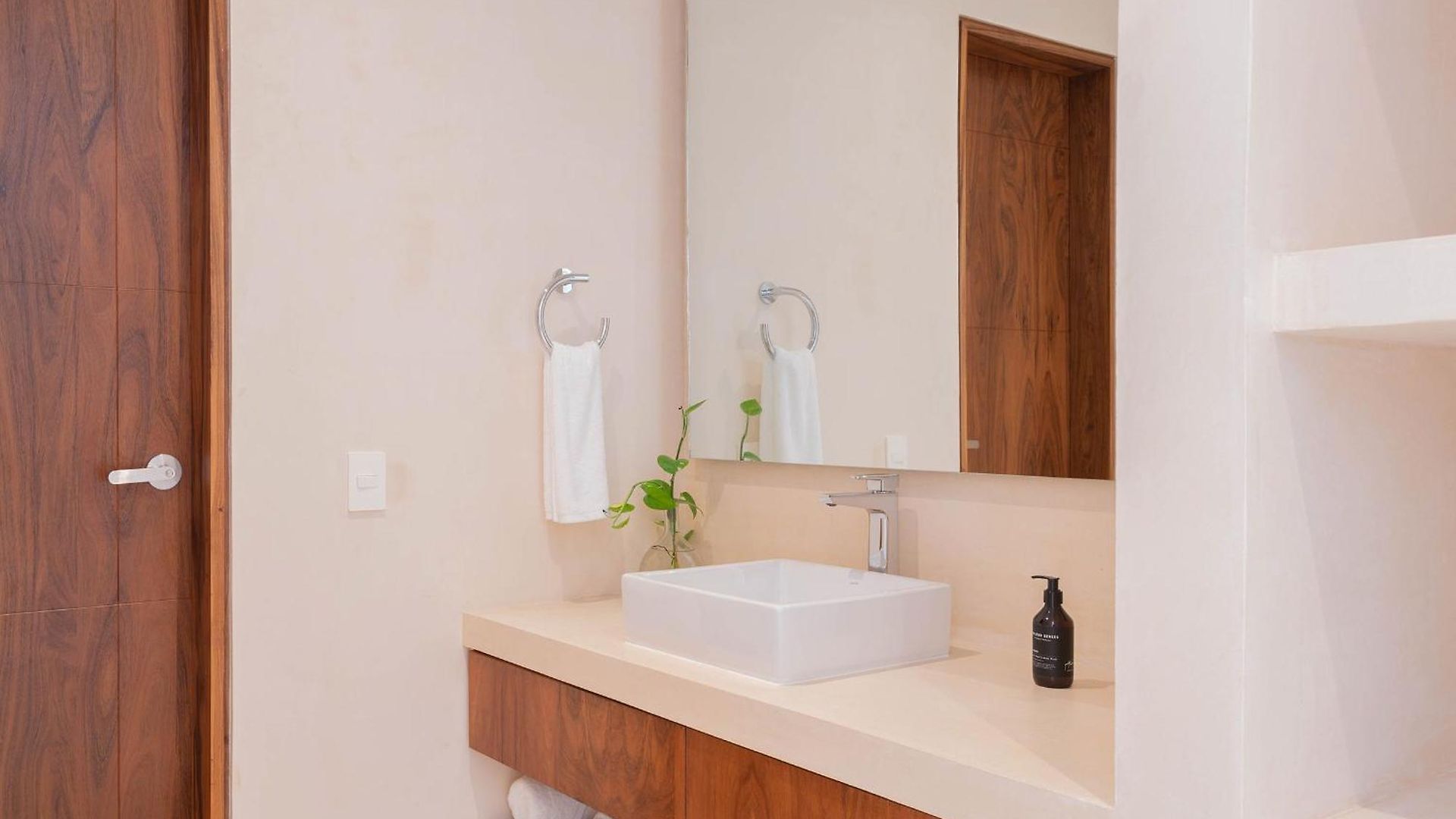 Apartment At Treetops *