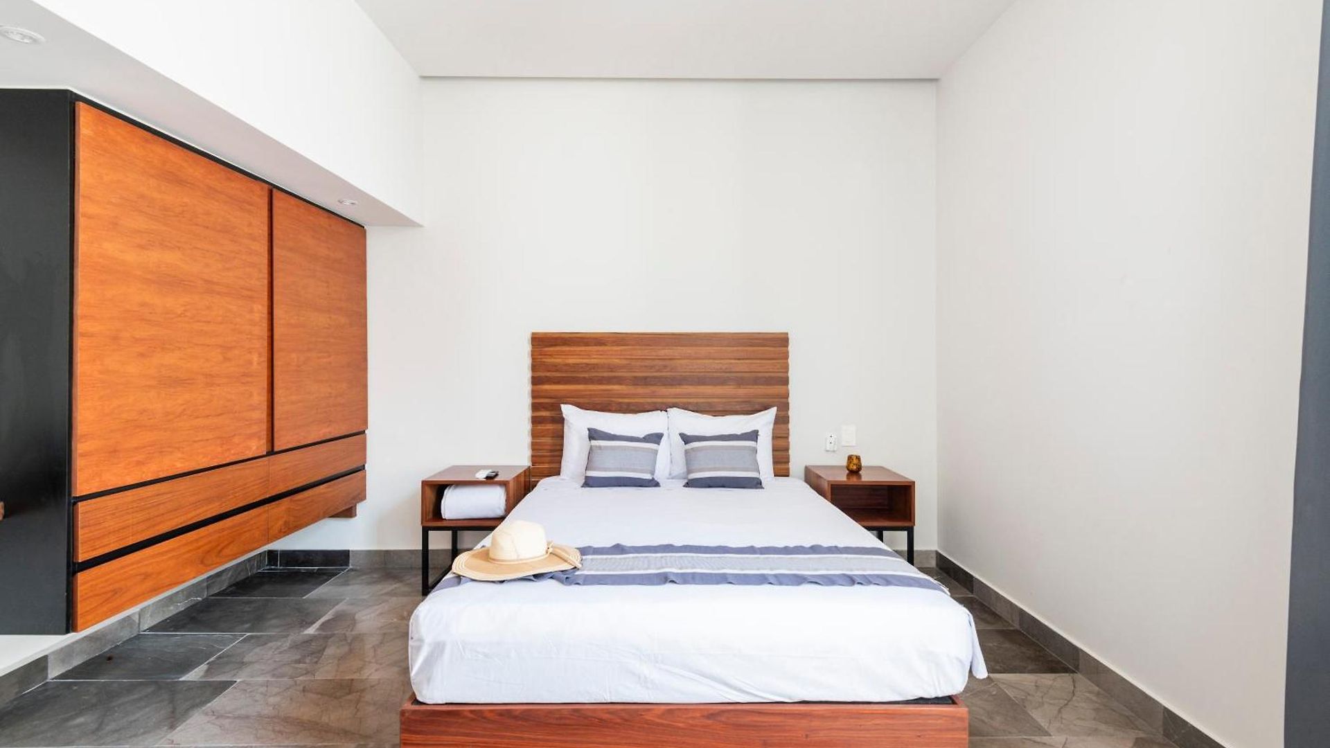 Iik Luxury Penthouses By Spot Apartment