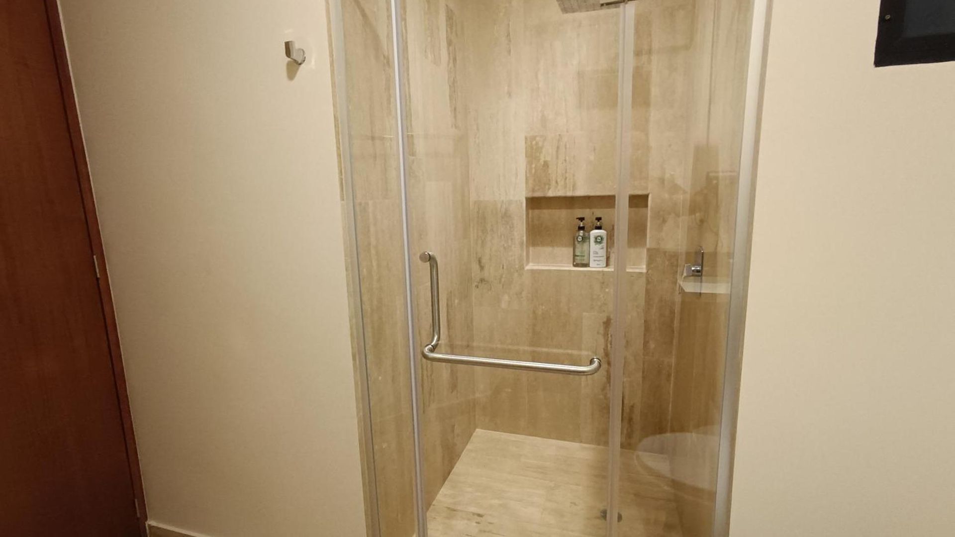 Luxury & Modern In Amenities By Yeah *