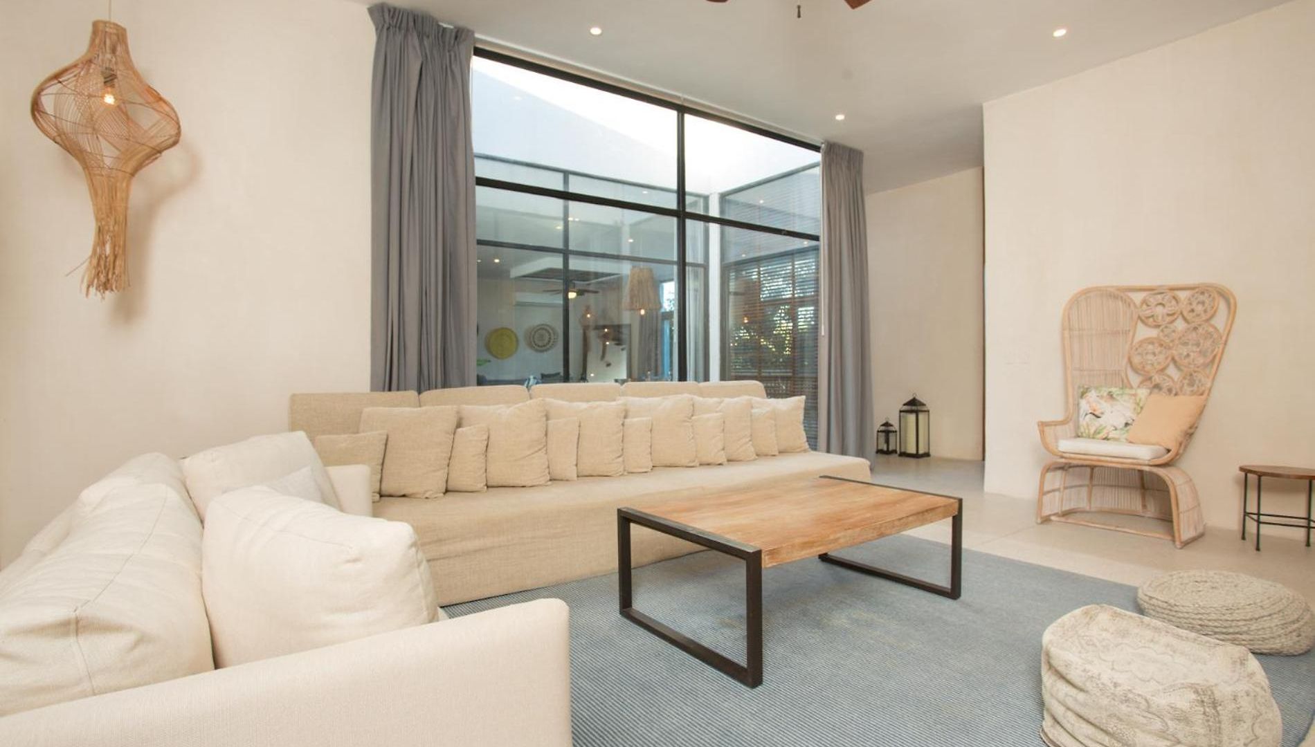 Manor By The Spot Apartment
