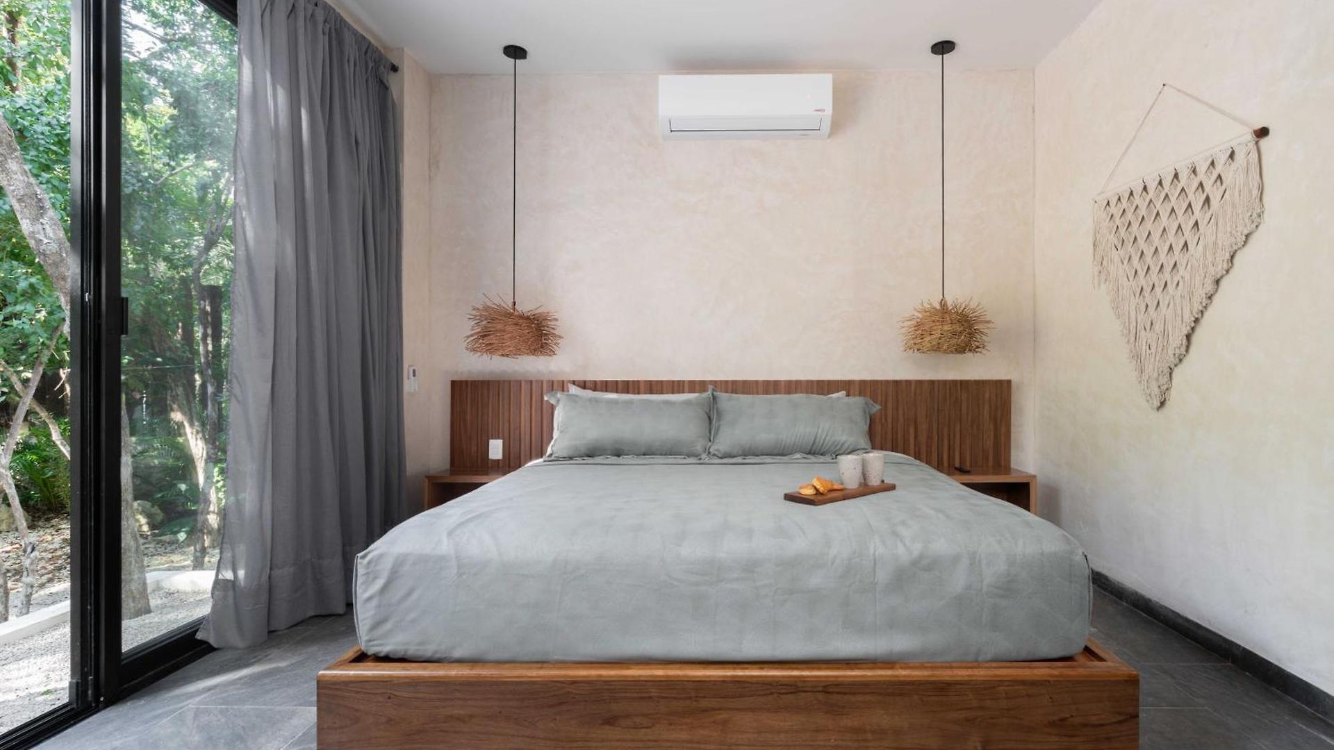 Twelve O'clock - Luxury Villa