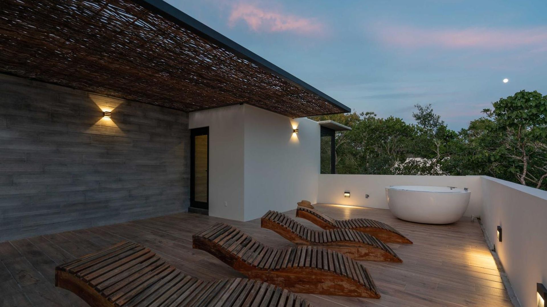 Twelve O'clock - Luxury Villa *