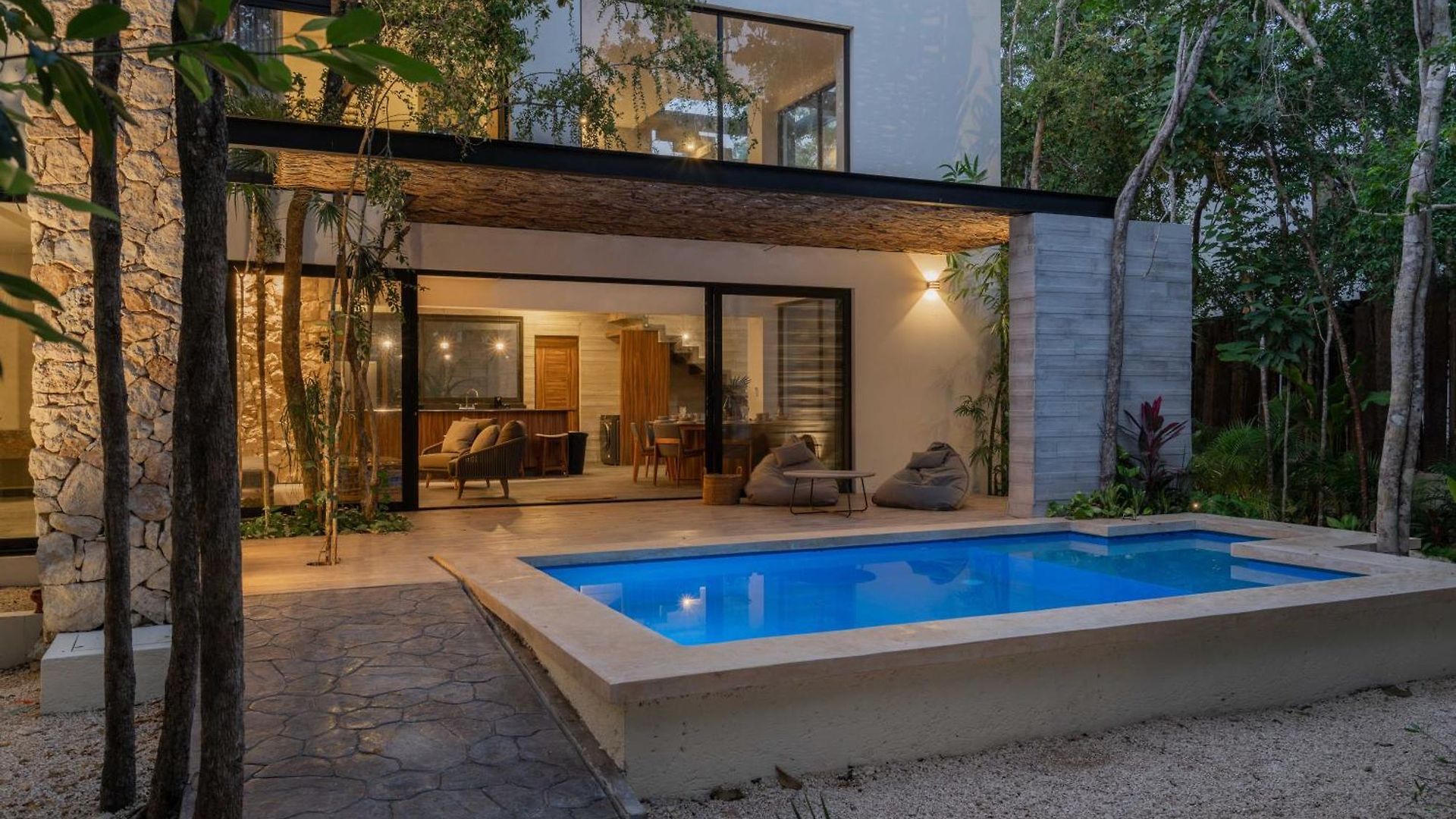 Twelve O'clock - Luxury Villa *