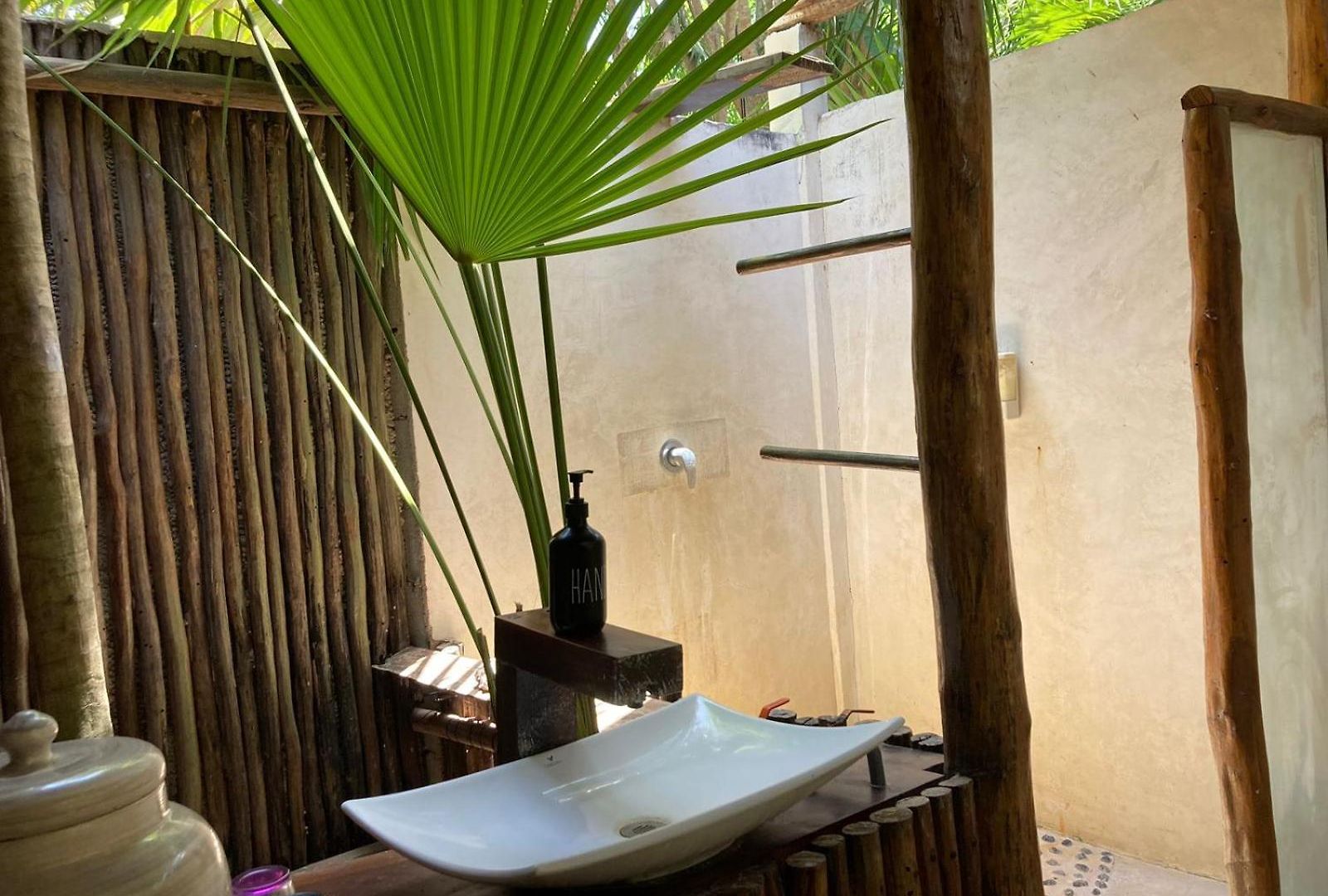 Eco.banitas Hotel 3*