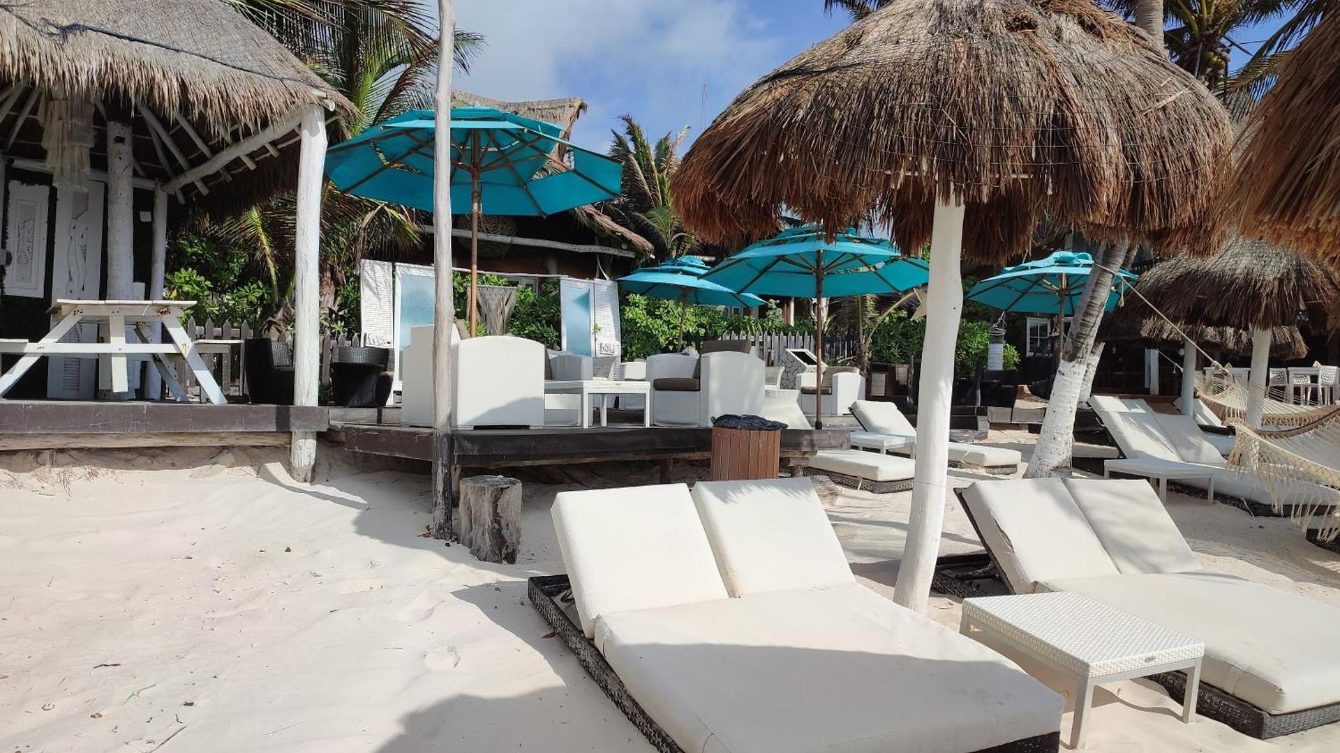 Estrellas - Located At The Party Zone