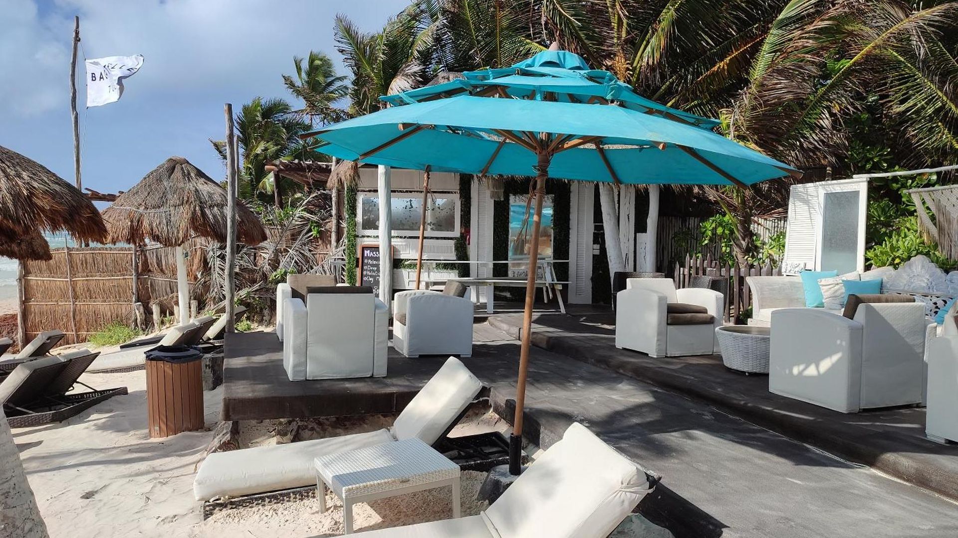 Hotel Estrellas - Located At The Party Zone