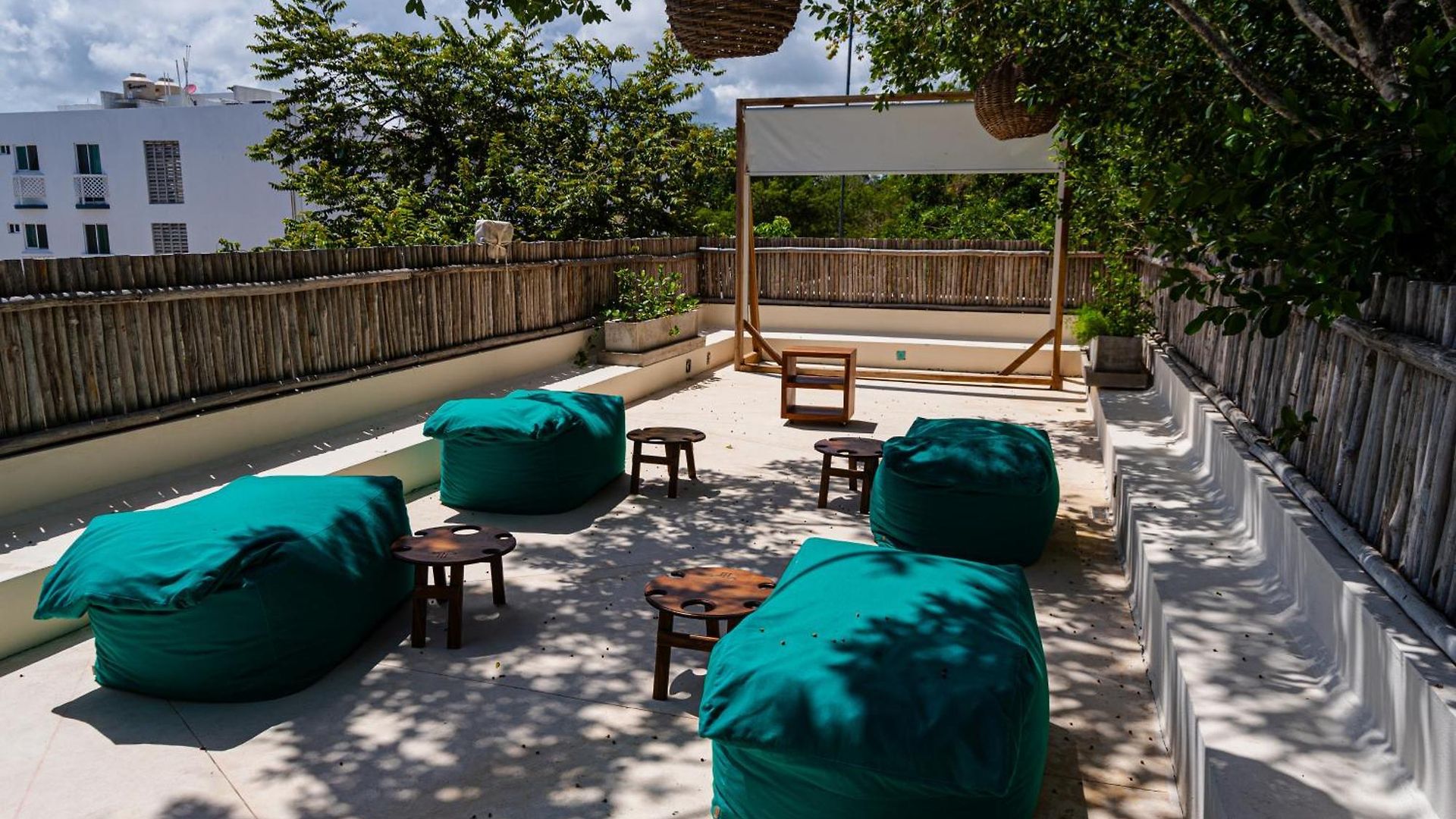Penthouse With Private Jungle, Pool, Downtown Apartamento