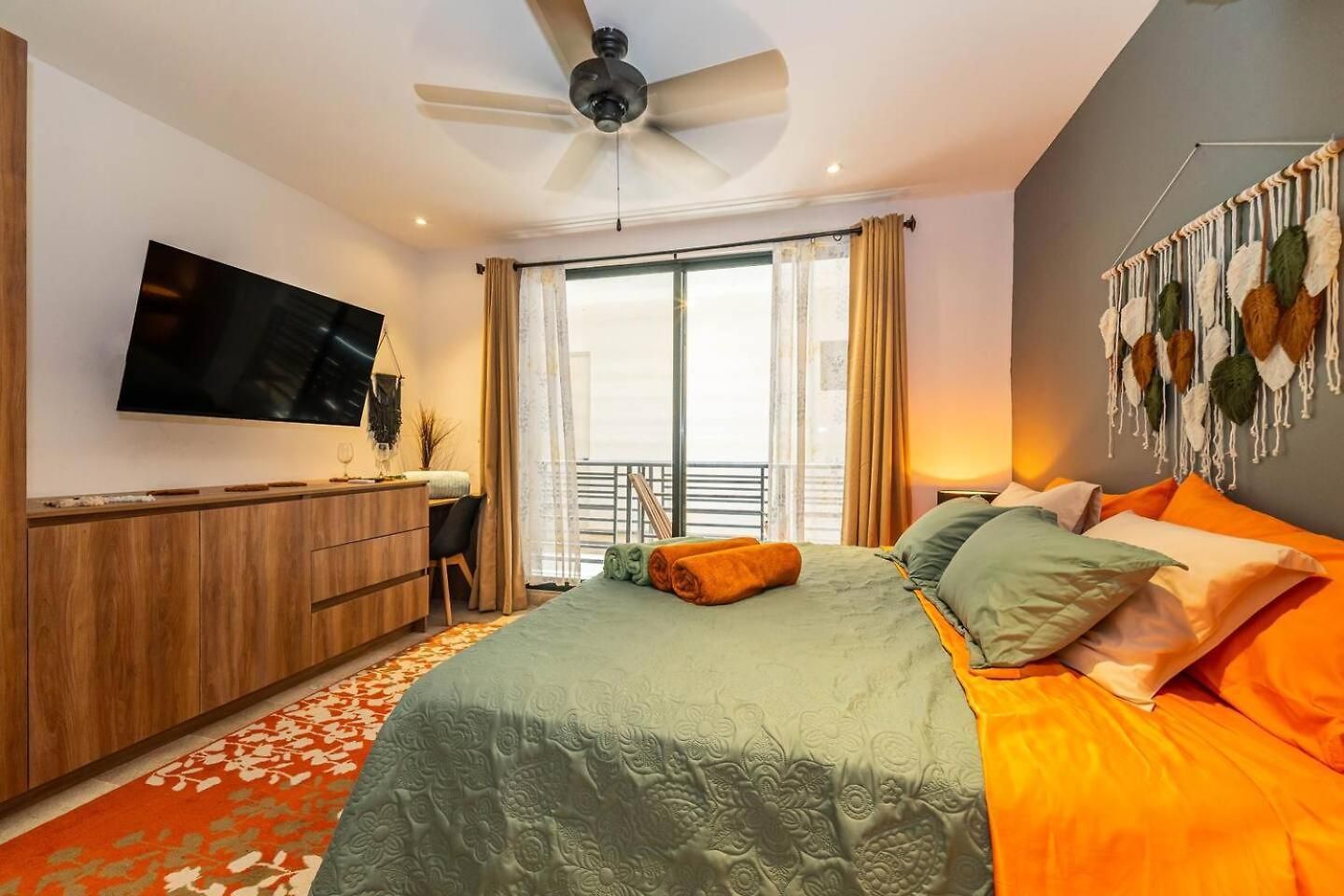 Holiday home King With Private Balcony, Rooftop Pool, Gym *