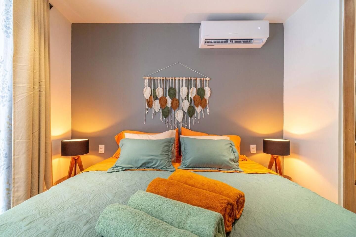 King With Private Balcony, Rooftop Pool, Gym Holiday home *