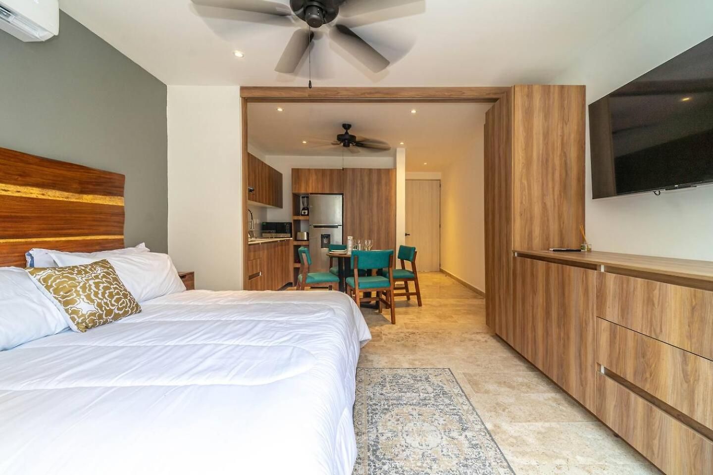 Holiday home King With Balcony, Gym And Rooftop Pool