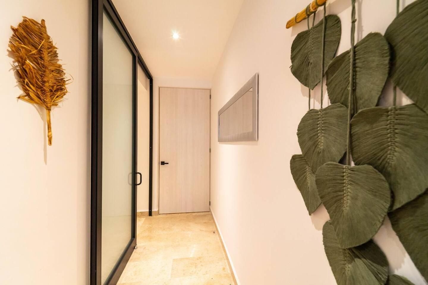 King With Private Balcony, Gym And Rooftop Pool Сasa de vacaciones *
