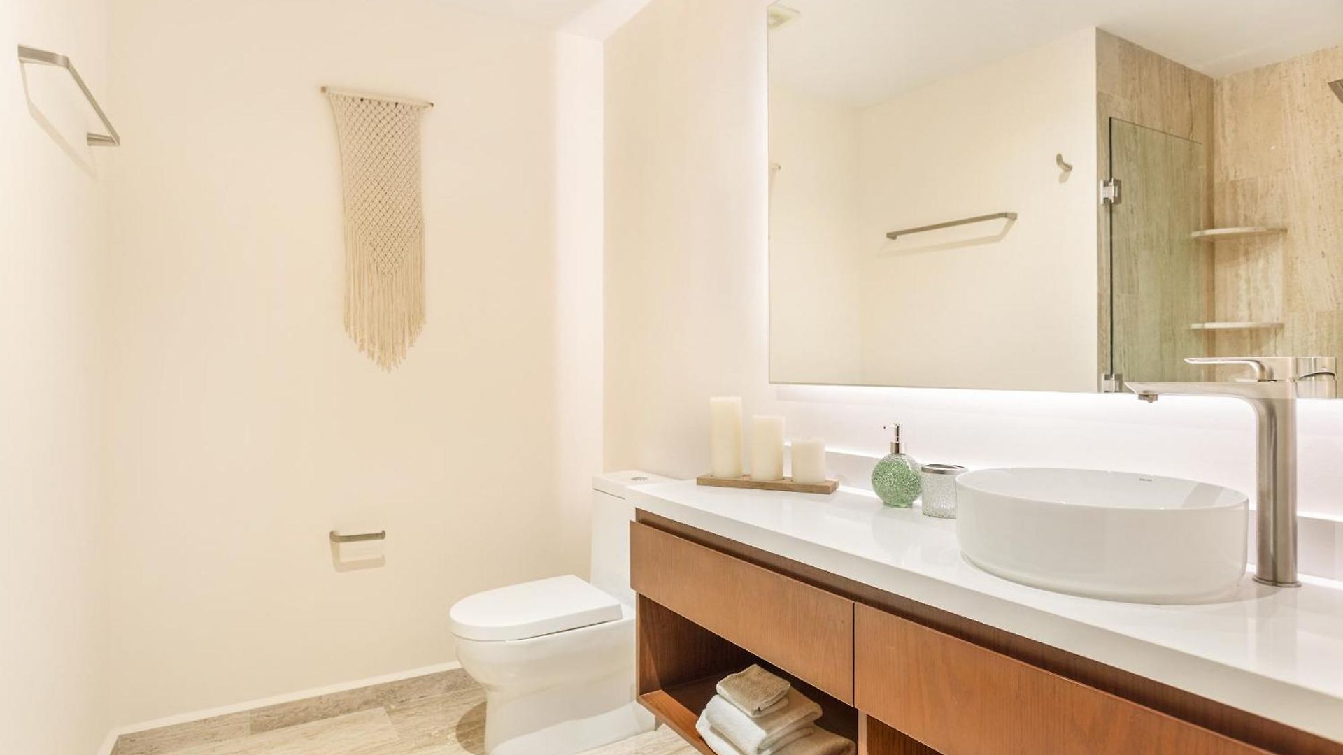 Mistiq Temple I Apartment *