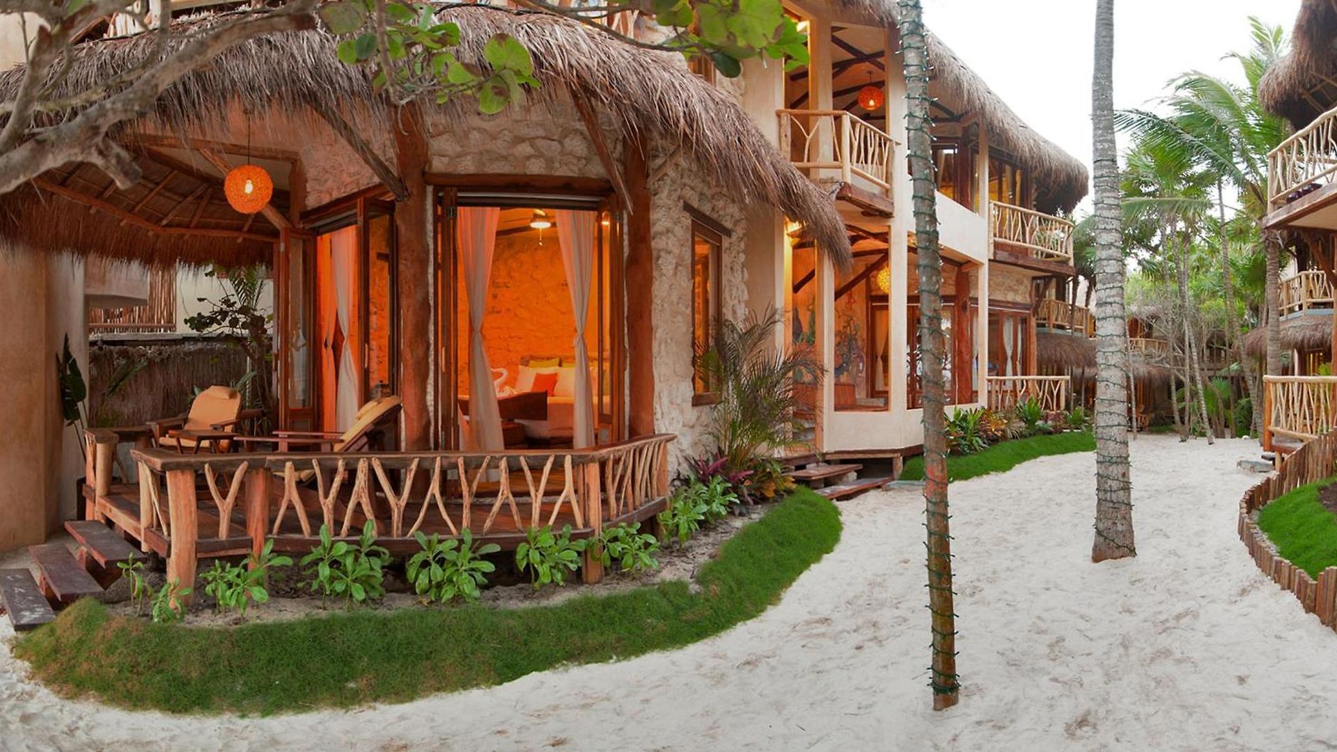 Hotel Alaya Beachfront 4*