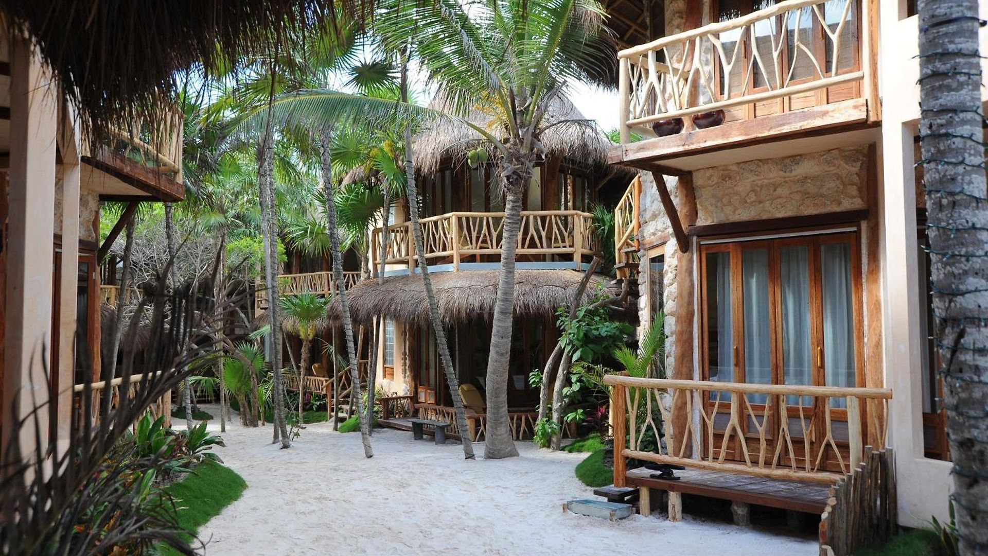 Alaya Beachfront 4*