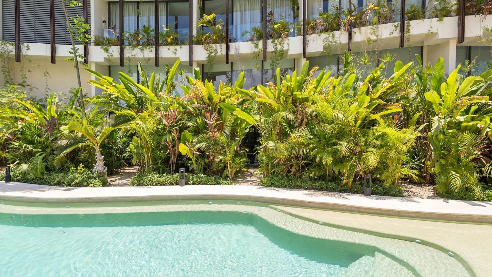 Mistiq Gardens