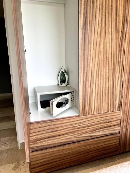 Super Comfortable With Office Space! Apartment *