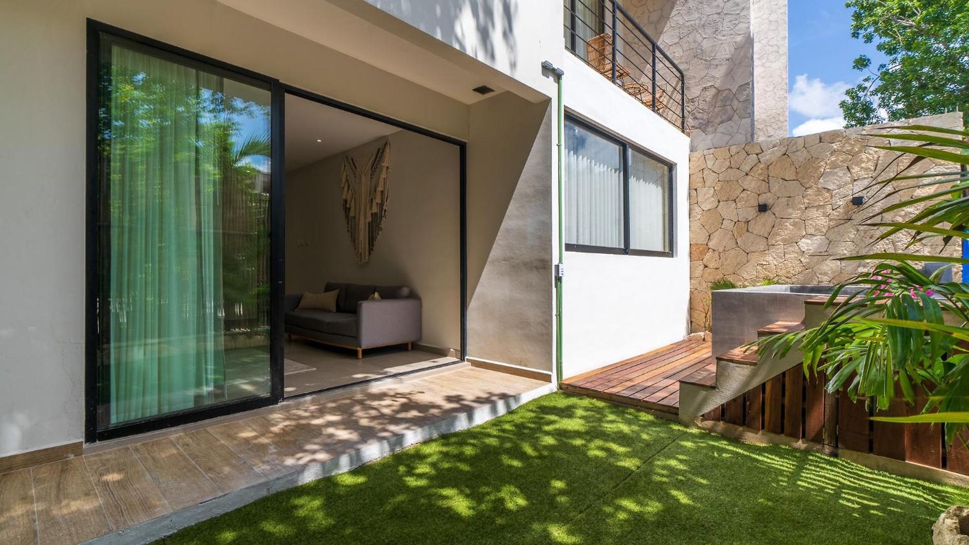 Downtown Penthouse With Private Pool, Rooftop Pool And Gym, Short Distance From Beaches, Restaurants & Nightlife