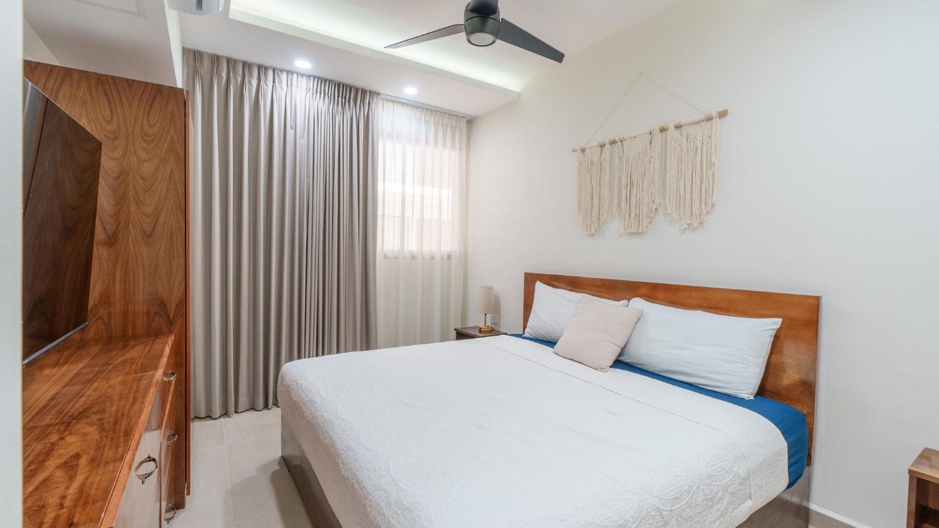 Apartment Downtown Penthouse With Private Pool, Rooftop Pool And Gym, Short Distance From Beaches, Restaurants & Nightlife