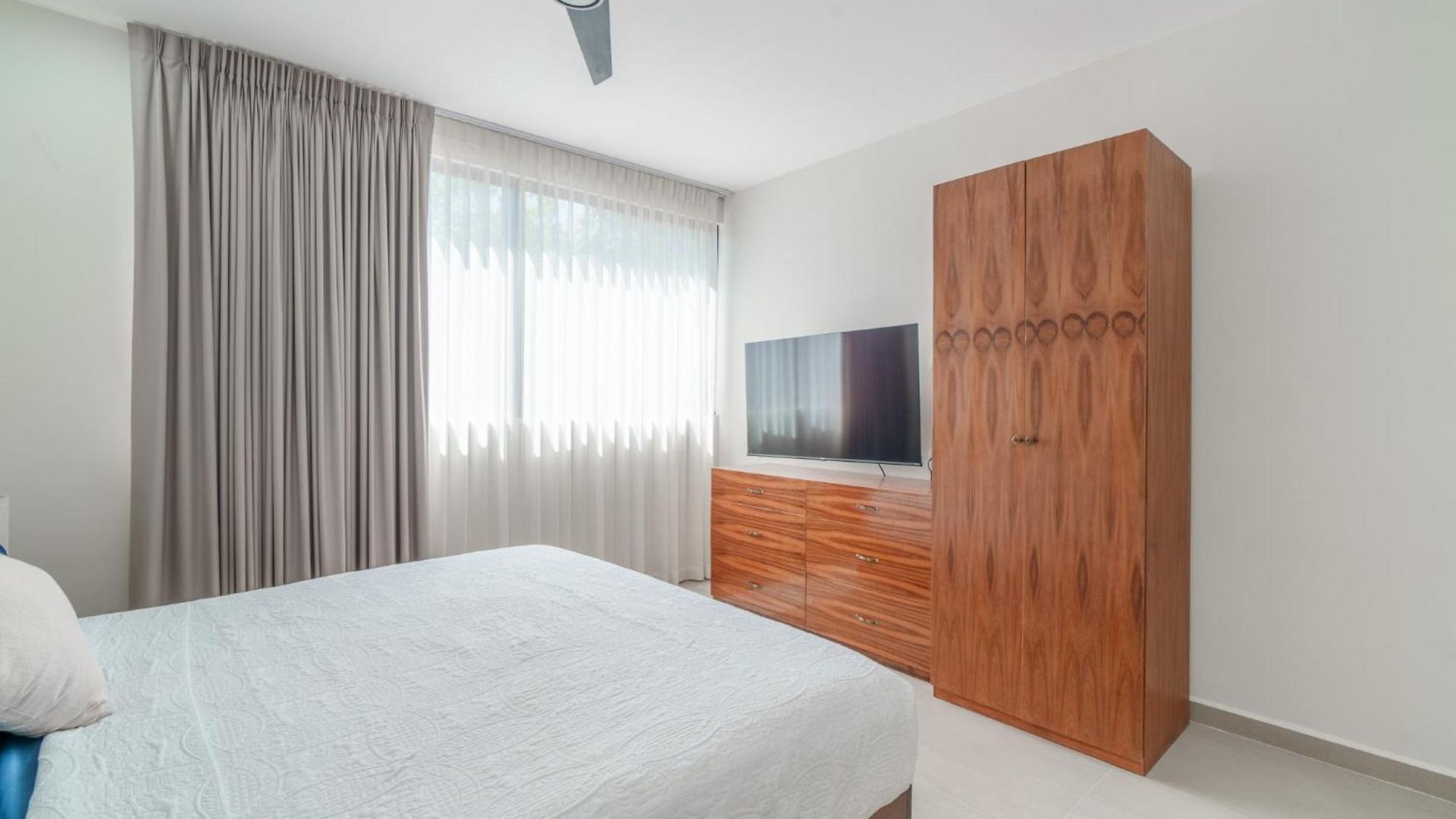 Apartment Downtown Penthouse With Private Pool, Rooftop Pool And Gym, Short Distance From Beaches, Restaurants & Nightlife