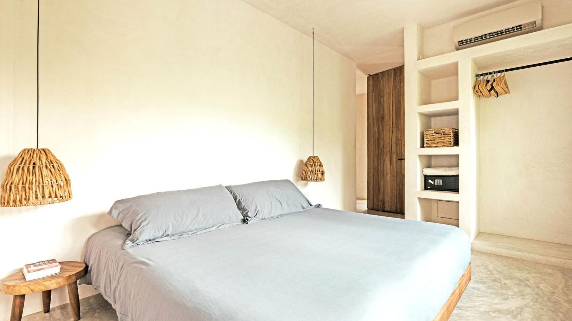 Casa Areca, Awarded Architectural Located In A Secured Gated Community, With Concierge Services