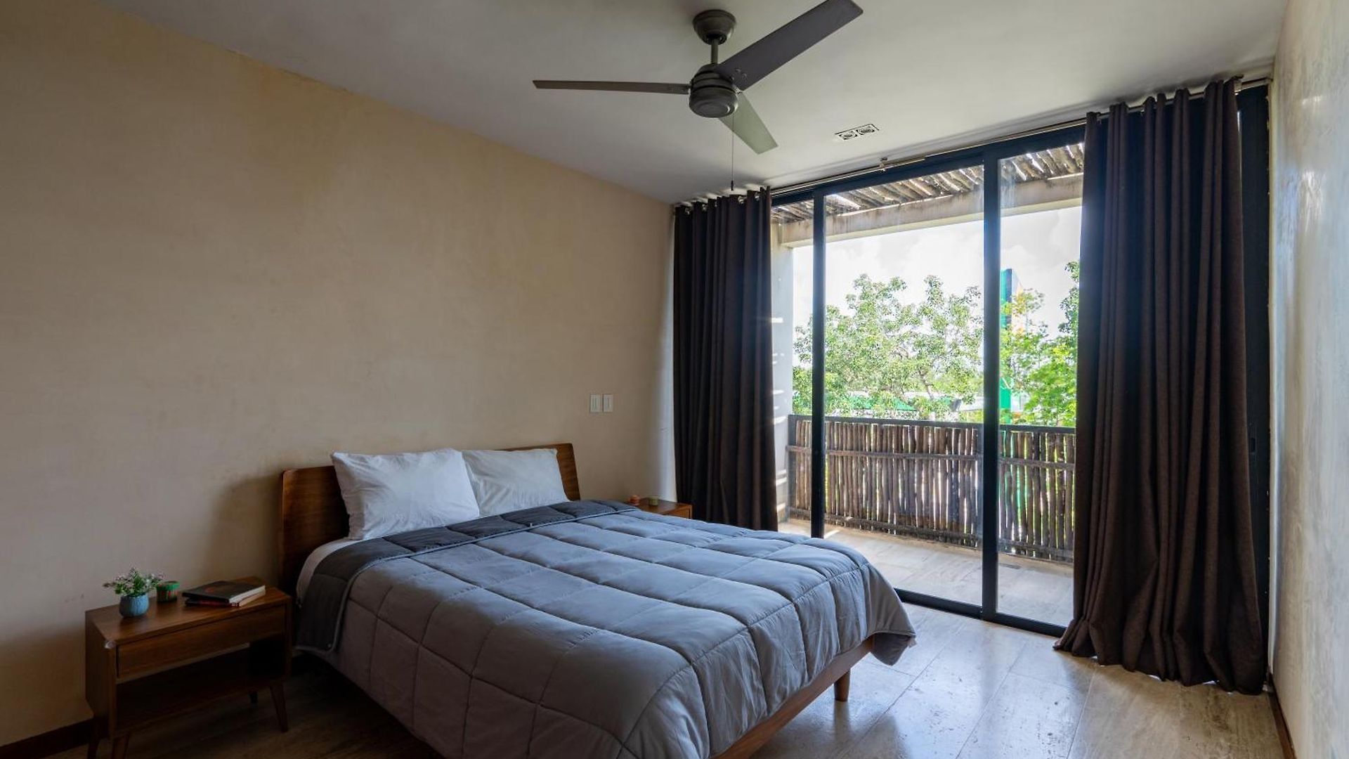 Sapphire - 2 Floors With Private Roof And Pool & Club Access *