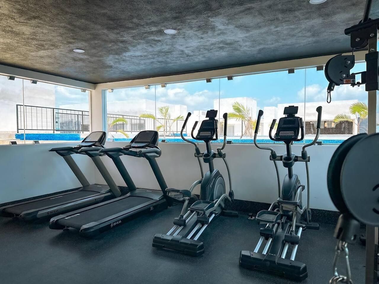 Holiday home 2 Bd With Private Balcony, Rooftop Pool, Gym