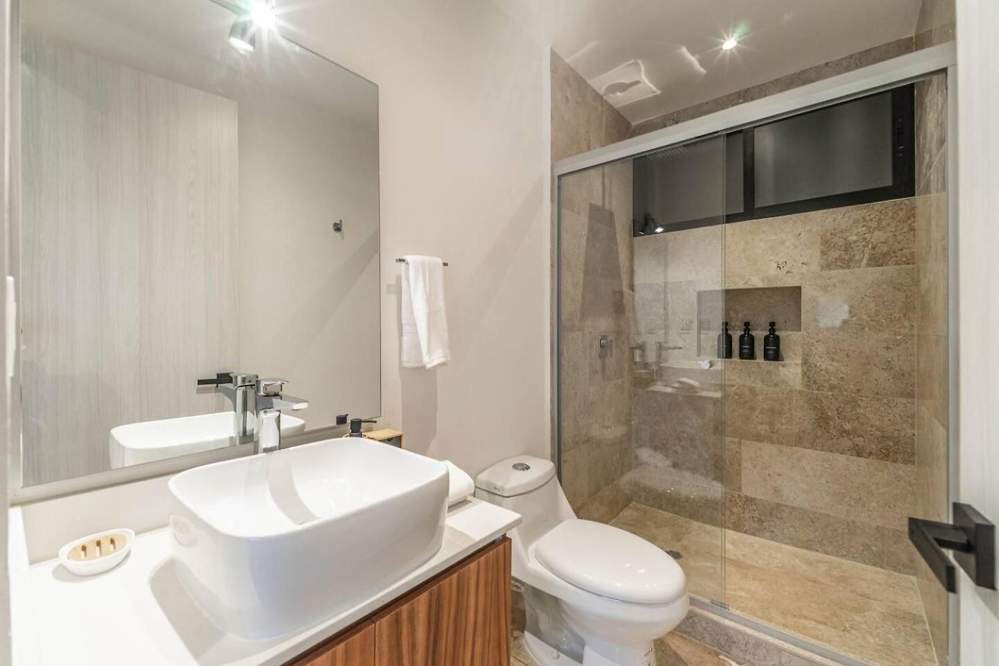 2 Bd With Private Balcony, Rooftop Pool, Gym Holiday home