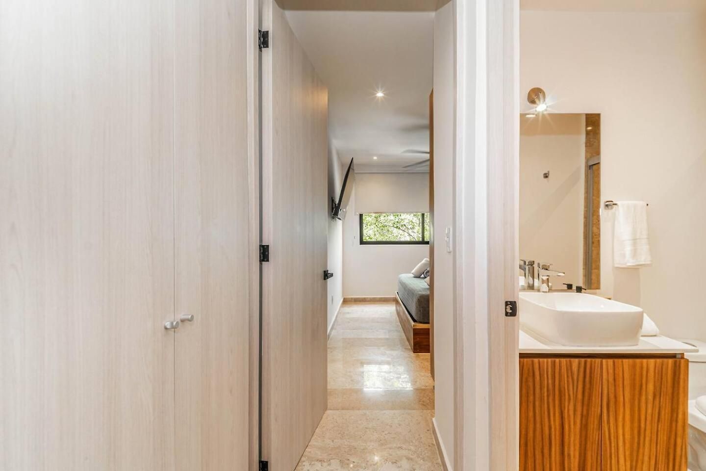 Holiday home 2 Bd With Private Balcony, Rooftop Pool, Gym