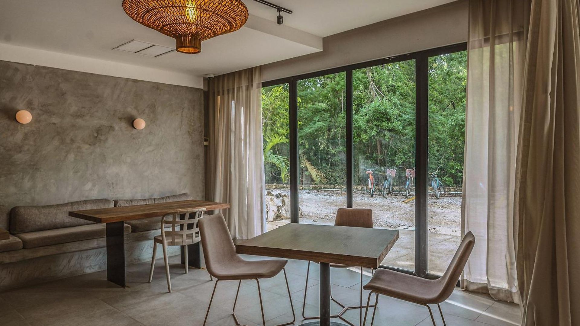 Stylish Ph With Private Pool-gym-superstore *