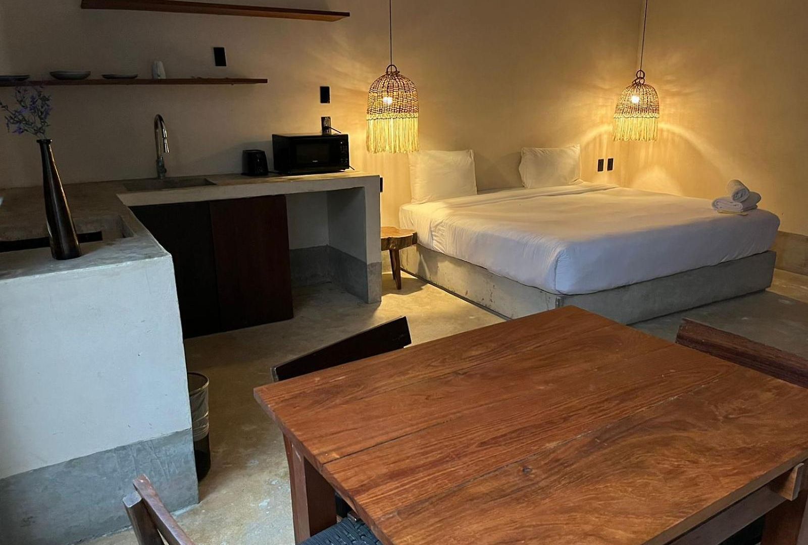 Cute And Cozy With Rooftop Pool *