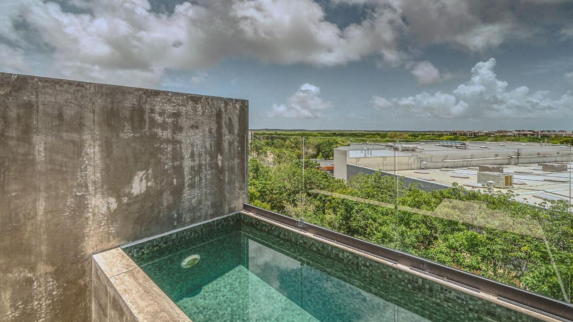 Stylish Ph With Private Pool-gym-superstore