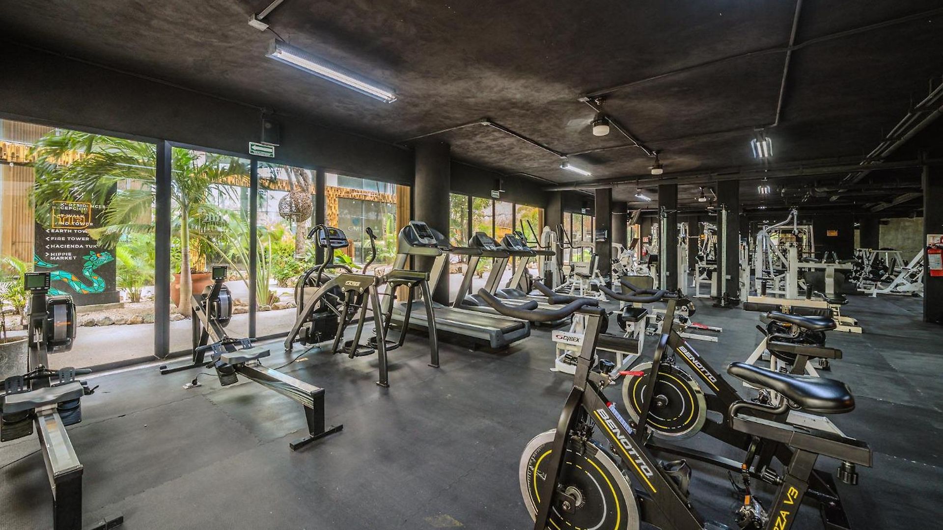 Stylish Ph With Private Pool-gym-superstore Apartment *